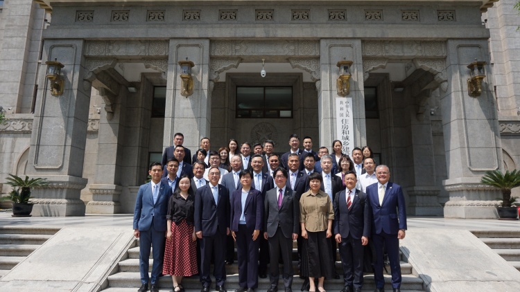 香港測(cè)量師學(xué)會(huì)北京訪問(wèn)團(tuán)：港澳辦寄語(yǔ)測(cè)量師尋找新發(fā)展?jié)摿? title=