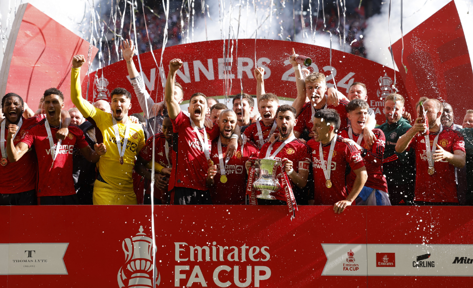 2:1粉碎曼城雙冠好夢 曼聯(lián)捧英足杯下季踢歐霸