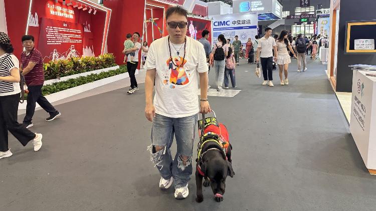 三名盲人來到文博會，他們要做什麼？