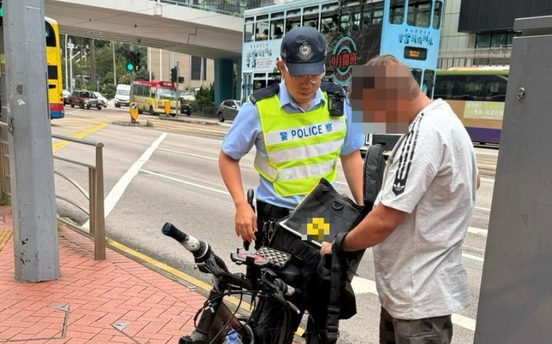 警方打擊交通違例 拘一男涉非法駕駛電動(dòng)車