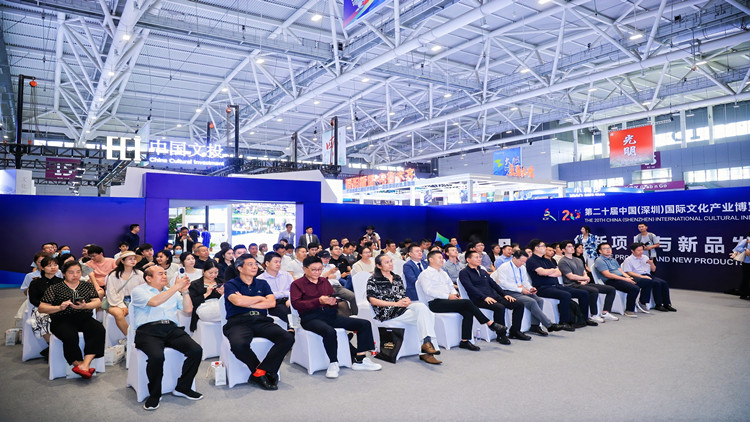 有片 | 舒提啦藝術(shù)款旅行箱亮相文博會(huì) 