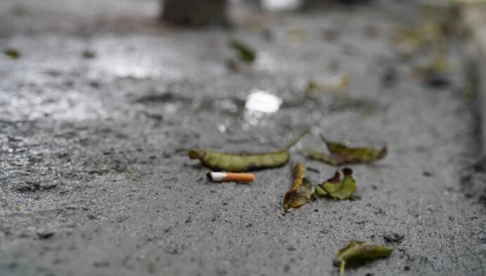 公交站禁止吸煙！深圳新一輪控?zé)煻讲閱? title=