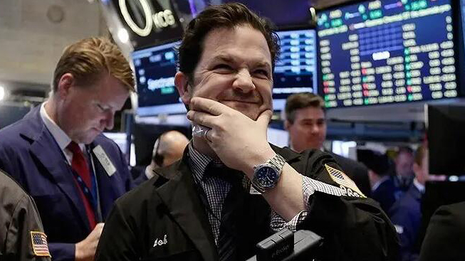 納指首次站上17000點(diǎn) 再創(chuàng)新高