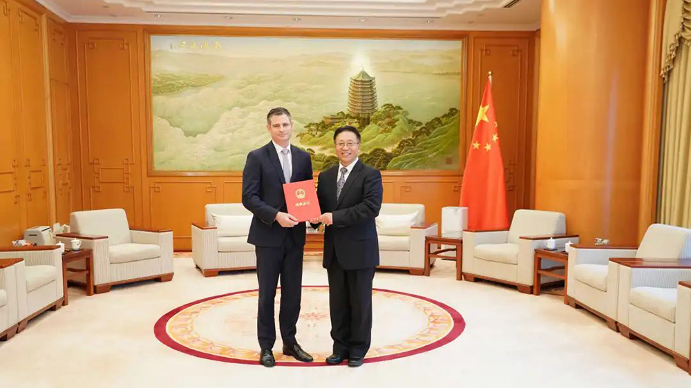 崔建春接受澳大利亞駐港總領(lǐng)事魏哲峰到任拜會(huì)