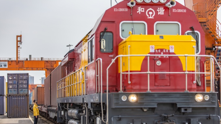 重慶開行中歐班列近1.6萬列 運(yùn)輸貨值超5300億元