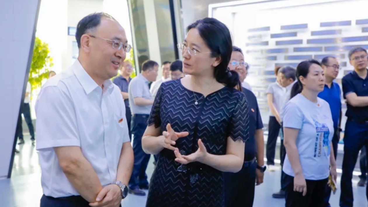 200名全國(guó)人大代表走進(jìn)魯企齊魯製藥調(diào)研