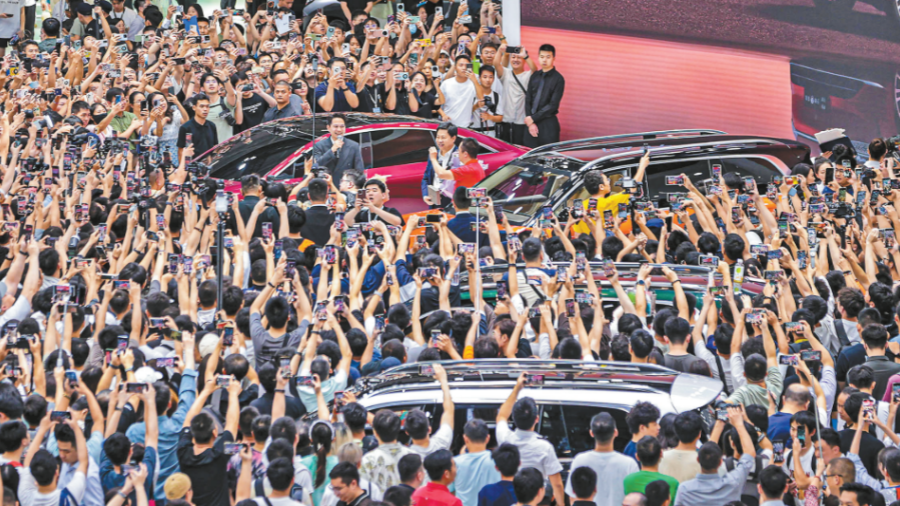 深圳打造新一代世界一流汽車城！2025年深圳新能源汽車年產(chǎn)量將超200萬輛