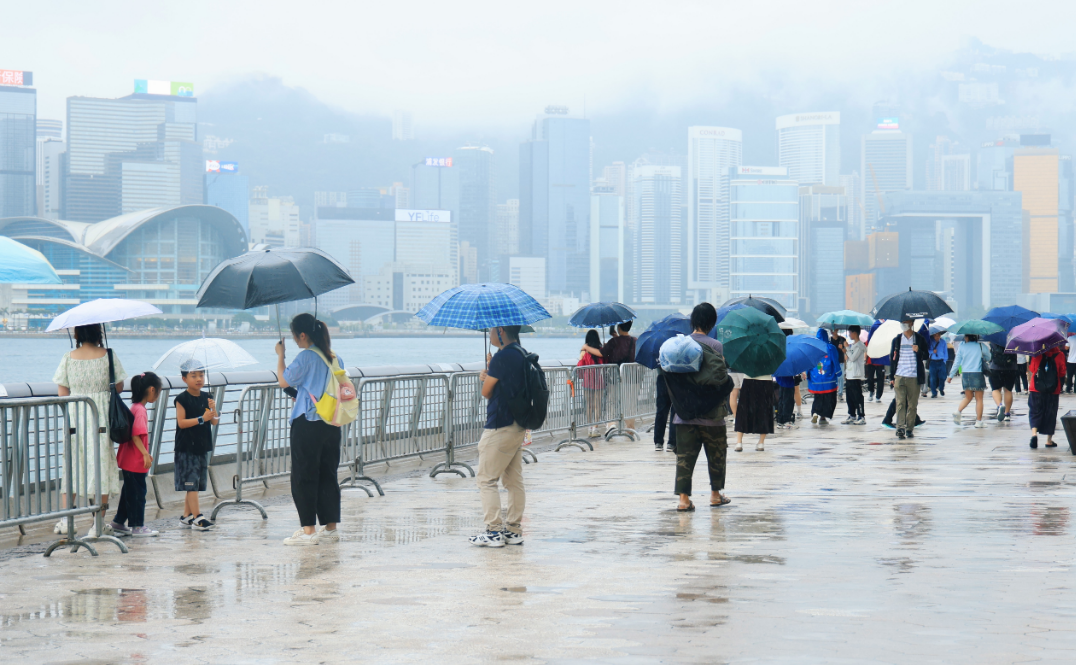 黃雨警告生效 本港廣泛地區(qū)料每小時雨量超30毫米