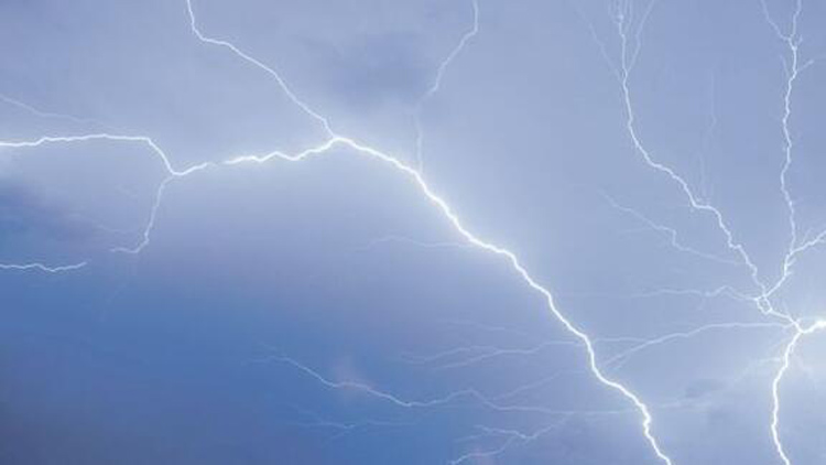 中央氣象臺發(fā)布強對流天氣藍色預(yù)警 廣東將有強降水