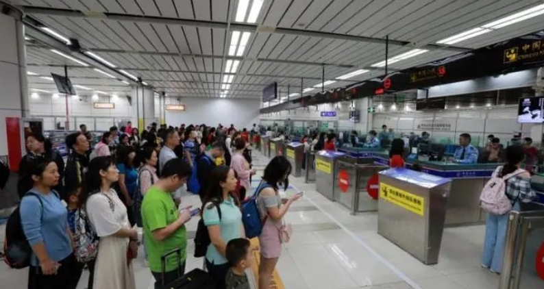 端午假期全國邊檢機(jī)關(guān)575.2萬人次出入境 