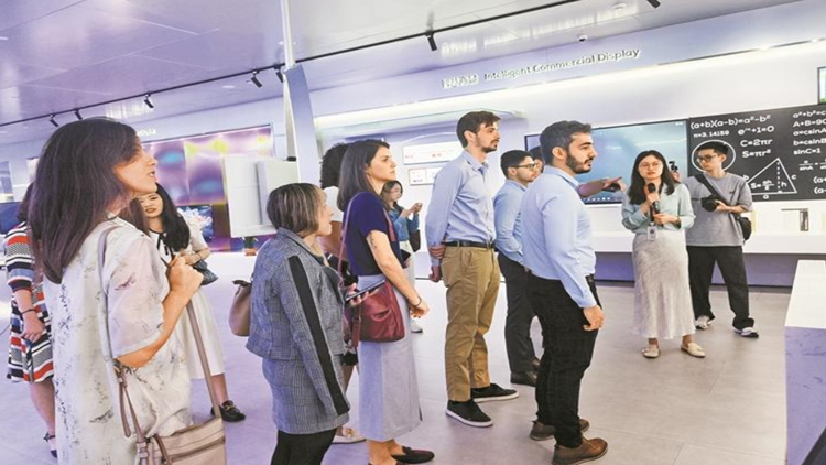 「深圳實(shí)現(xiàn)自然與科技完美結(jié)合」 巴西青年外交官團(tuán)組訪(fǎng)深