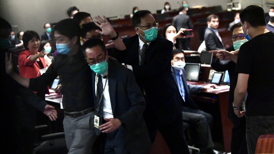 支持禁制經(jīng)濟(jì)支援羅冠聰?shù)忍臃?葉劉：強(qiáng)調(diào)政府是依法辦事