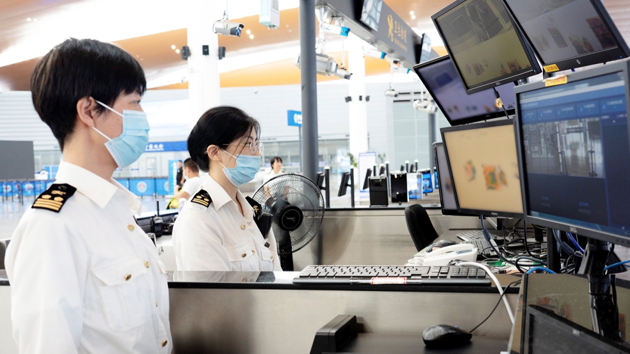 「經珠港飛」半年  港珠澳大橋珠?？诎冻鋈刖陈每推?萬人次