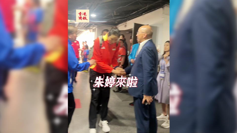 有片｜心疼朱婷，太拼了！腳受傷了