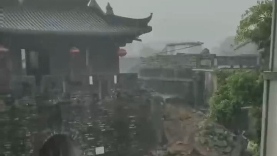 深圳大鵬所城南門城牆因暴雨發(fā)生局部坍塌 景區(qū)暫時關(guān)閉