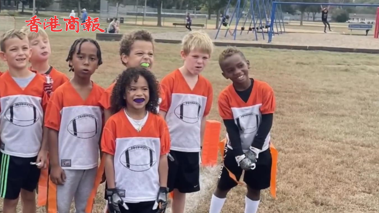 有片丨悲劇！美國(guó)8歲男童為保護(hù)母親 搶槍時(shí)遭父親意外槍殺