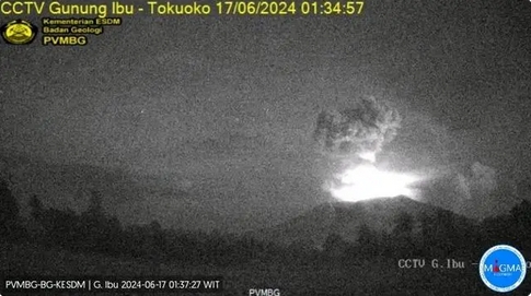 印尼伊布火山連續(xù)兩次噴發(fā)