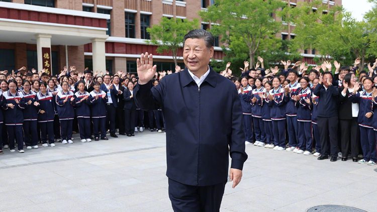 習(xí)近平在青海考察調(diào)研