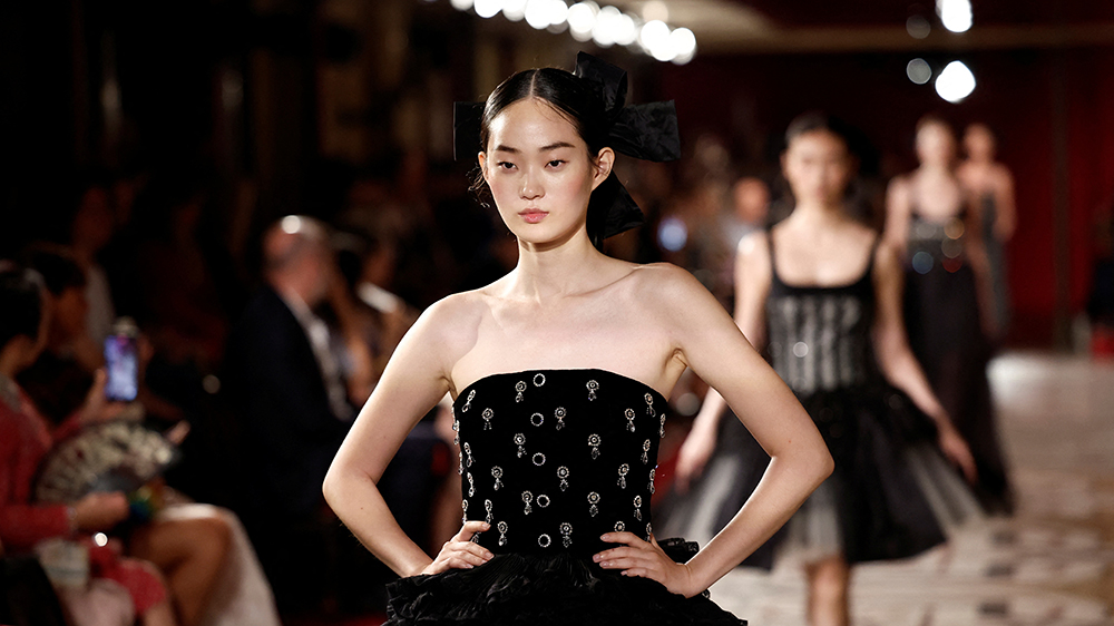 圖集｜Chanel 2024 時(shí)裝表演 巴黎歌劇院舉行