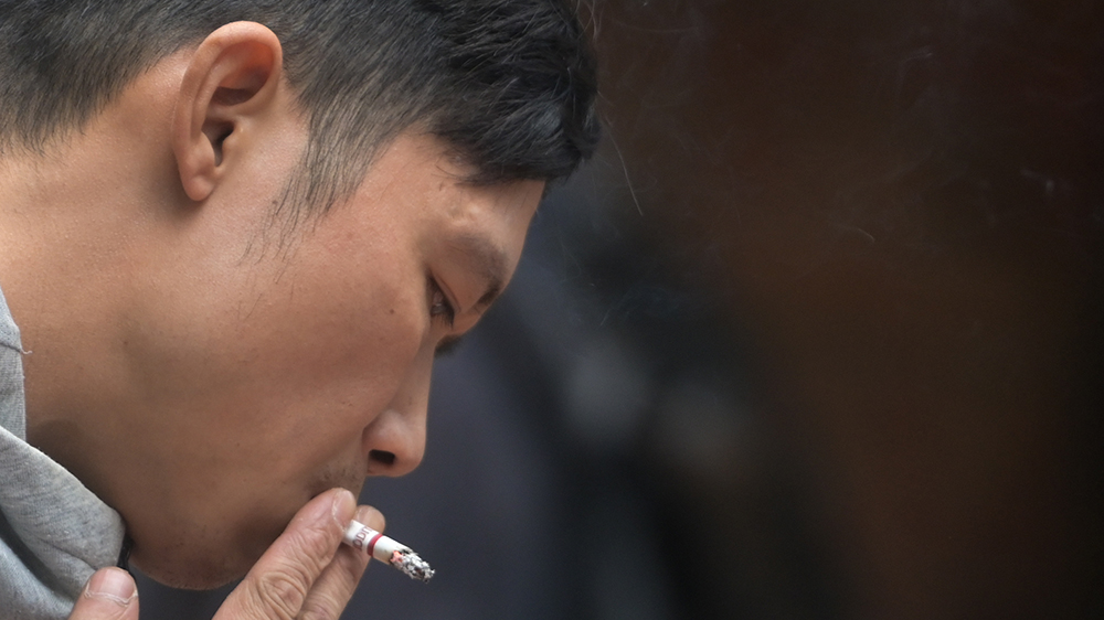 控?zé)熅妻k打擊違例吸煙 向80人發(fā)定額罰款通知書