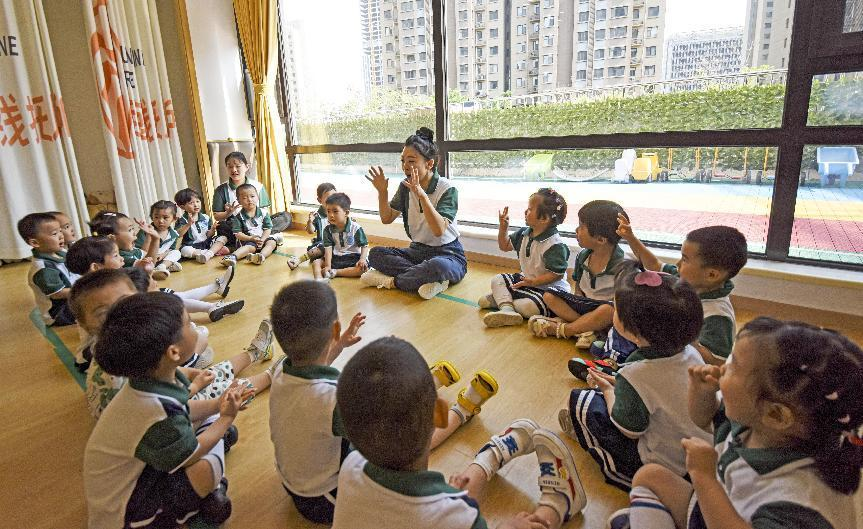 「在山東濟(jì)寧，托起穩(wěn)穩(wěn)幸?！瓜盗孝冢壕劢埂敢焕弦恍　故刈o(hù)「朝夕」幸福