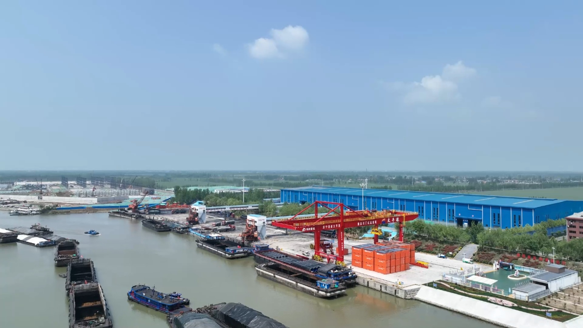 運(yùn)河潮湧 港口新顏