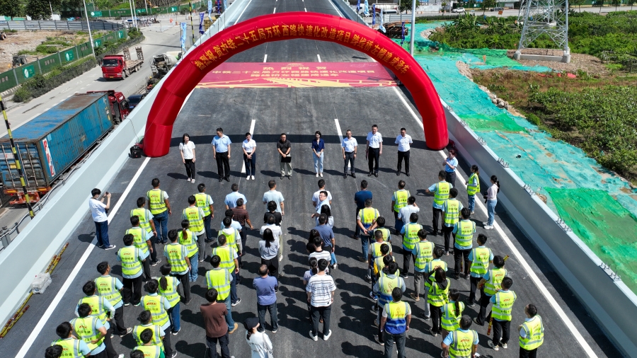 南沙萬(wàn)環(huán)西路快速化改造項(xiàng)目跨線橋左幅建成通車(chē)