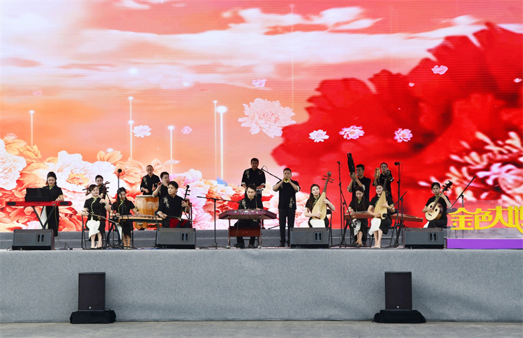 致敬深中通道建設(shè)者，雙城音樂人共辦金色大地音樂會(huì)