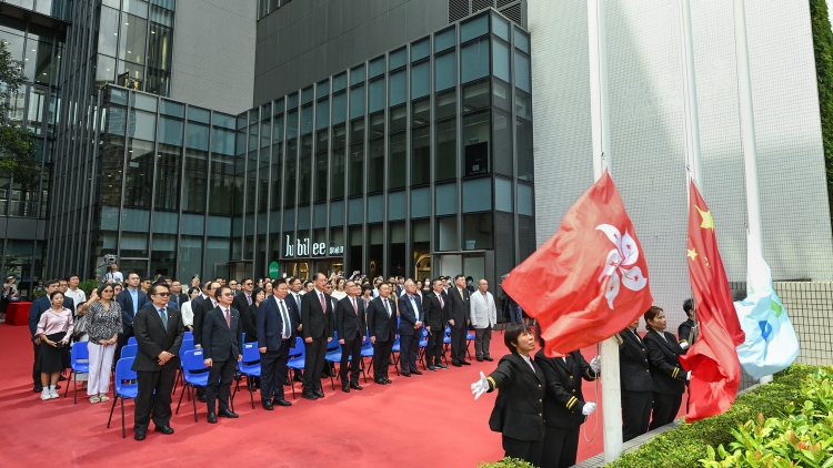 香港都會(huì)大學(xué)舉行升旗儀式慶祝特區(qū)成立27周年