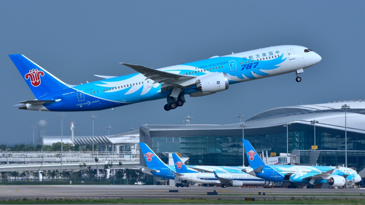 有片∣南航集團(tuán)暑運(yùn)計(jì)劃增投超1.4萬(wàn)班次