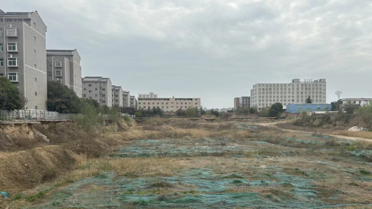 項(xiàng)目手續(xù)辦理長(zhǎng)達(dá)18年  西安一房企損失重大