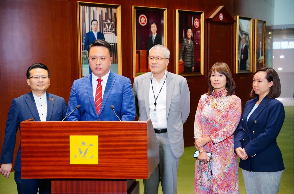 立法會(huì)三讀通過(guò)社工註冊(cè)修訂條例草案 李世榮：撥亂反正