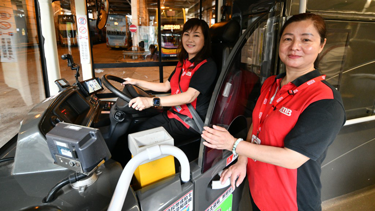 九巴推出全港首條女車(chē)長(zhǎng)專(zhuān)線 69號(hào)線11名車(chē)長(zhǎng)均為女性