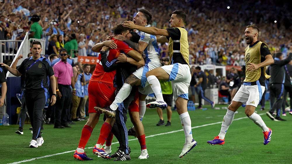 美洲盃8強｜美斯首罰宴客 幸有馬天尼斯連環(huán)撲救 阿根廷互射12碼踢走厄瓜多爾