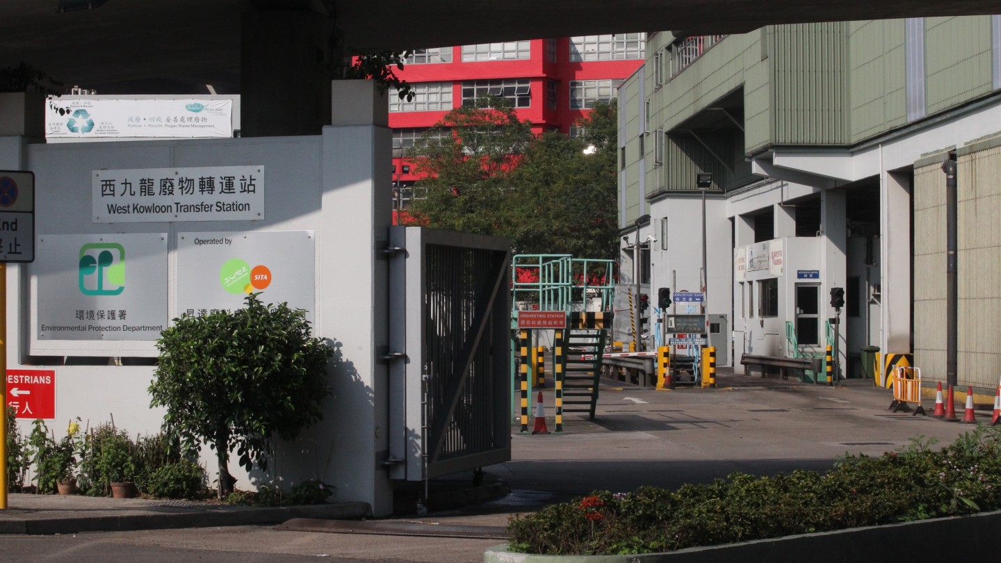 西九龍廢物轉(zhuǎn)運(yùn)站垃圾起火 消防救熄起火原因調(diào)查中