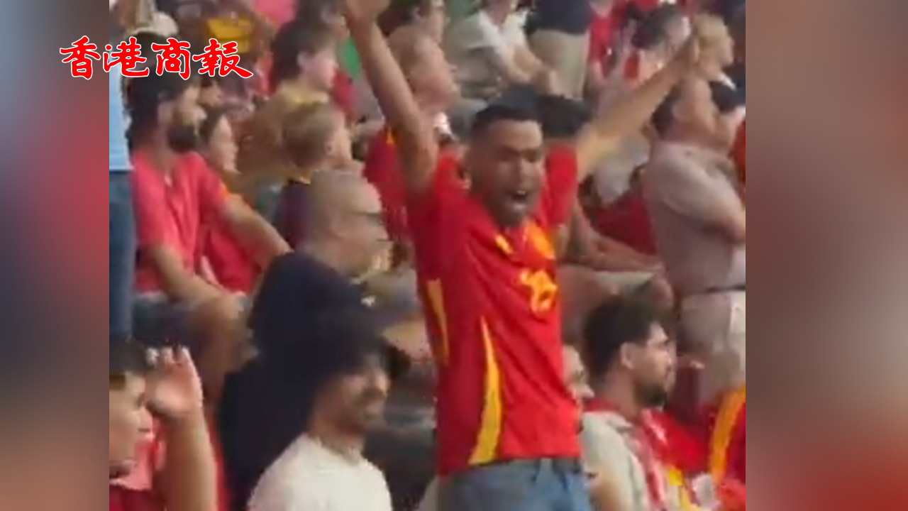 有片丨爸爸的驕傲！天才少年亞馬爾進(jìn)球 35歲的父親在看臺上歡歌雀躍