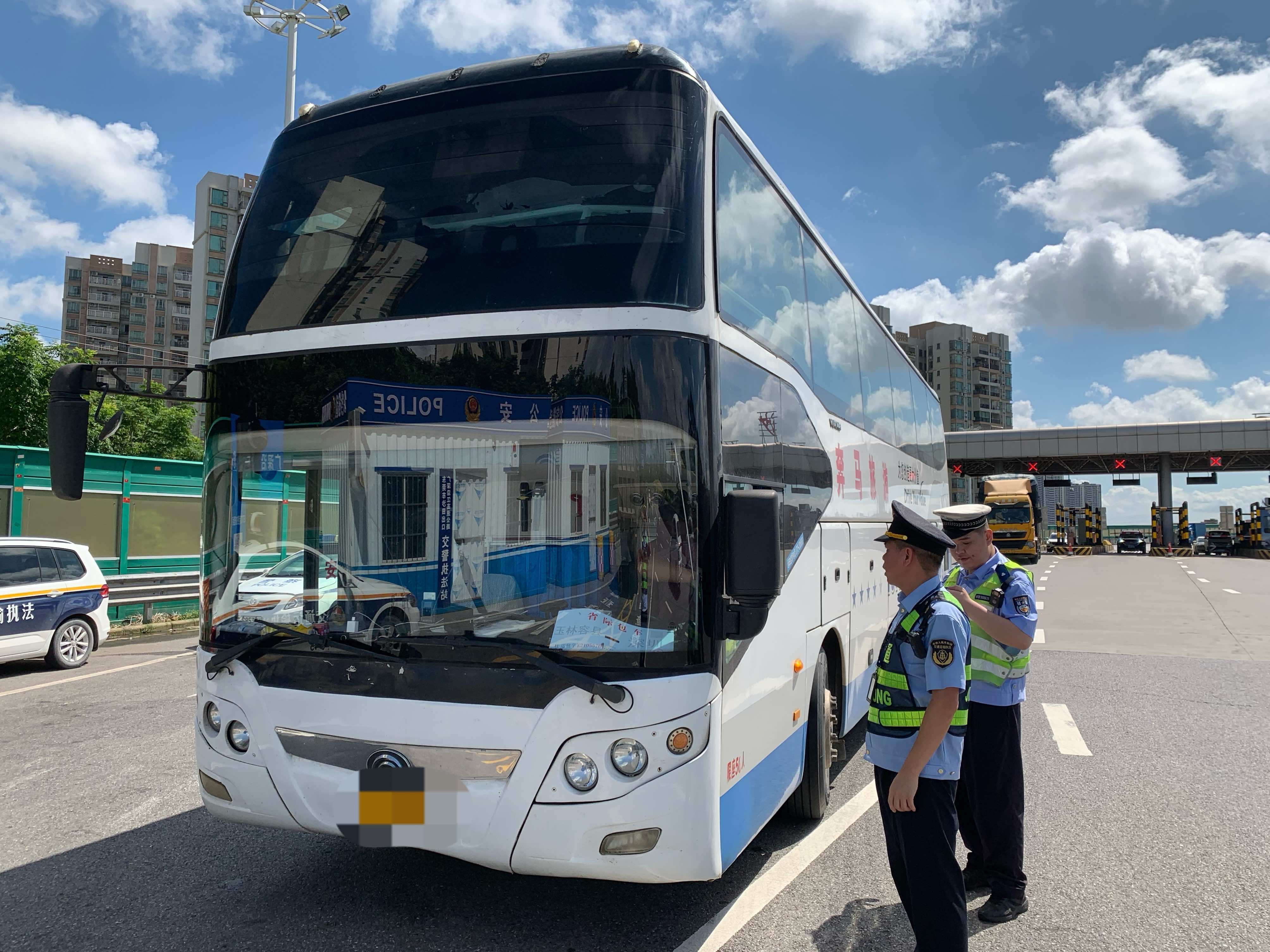 「春雷」行動 廣東查處客車違法違規(guī)行為30449宗