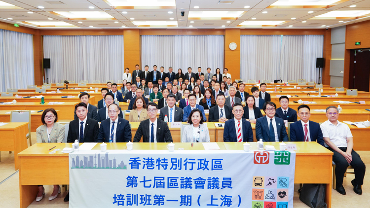 麥美娟：區(qū)議員要有責(zé)任感 更要有行動(dòng)力