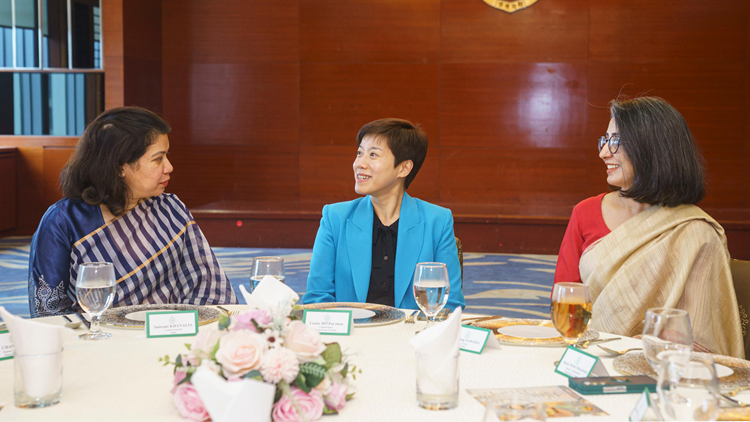 何珮珊與印度駐港總領(lǐng)事午餐交流 冀兩地海關(guān)繼續(xù)加強協(xié)作