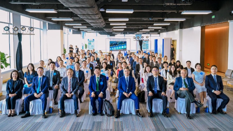 推動(dòng)深港跨境金融合作 深港環(huán)球家辦及財(cái)富管理沙龍?jiān)谇昂Ｅe行