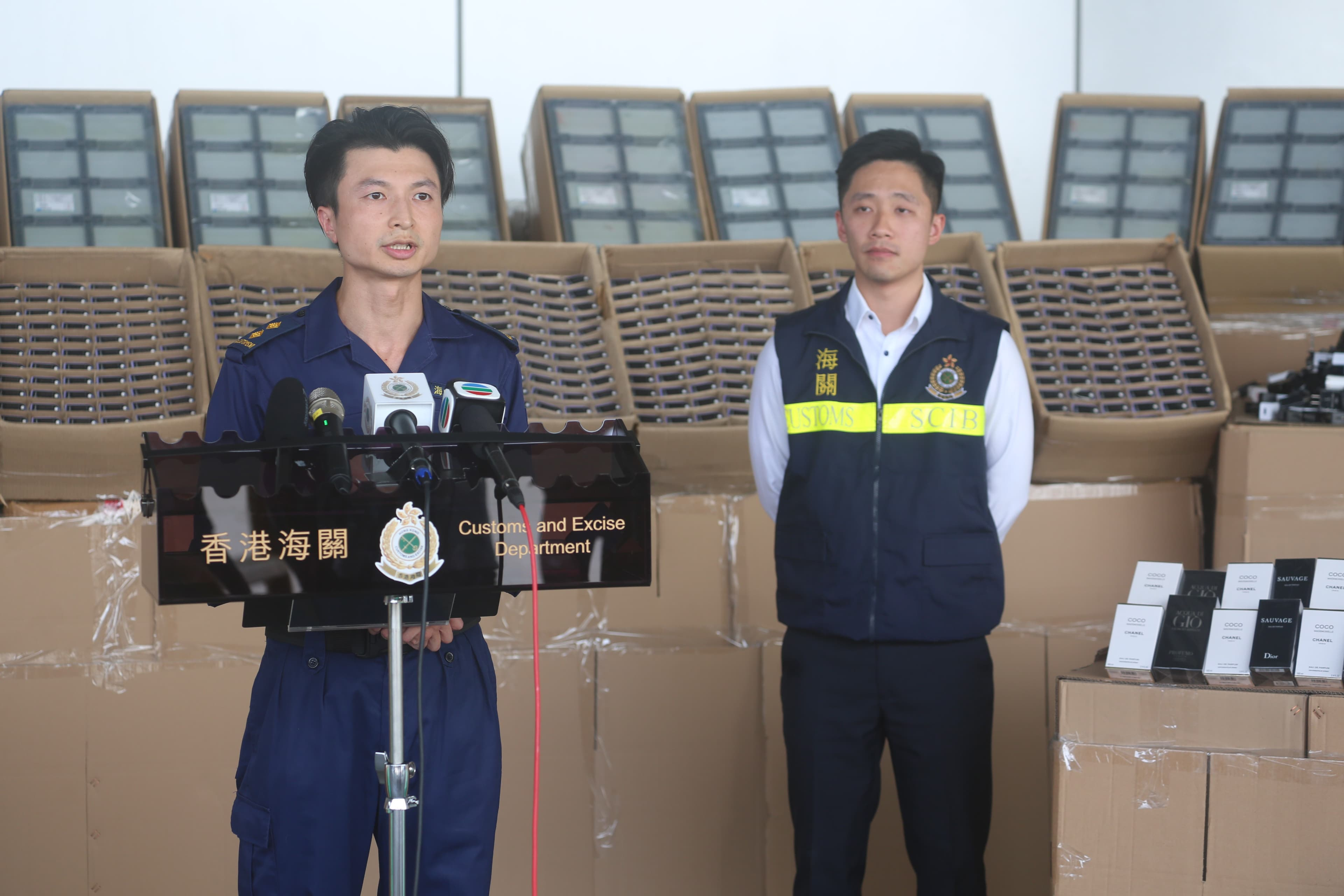 海關(guān)破遠(yuǎn)洋船走私案 檢值8000萬元雪種和電子產(chǎn)品