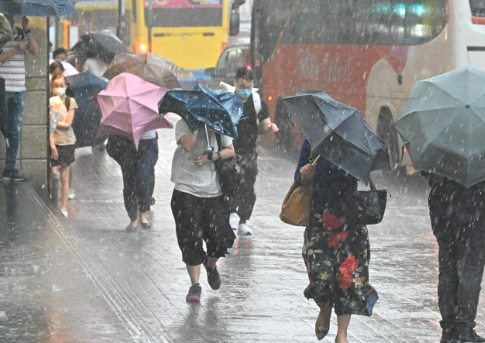 天文臺發(fā)出黃色暴雨警告信號