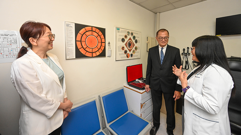 盧寵茂到訪理大與師生交流 了解提升醫(yī)療教學(xué)設(shè)施最新進展