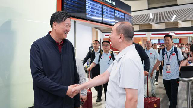 第三十三屆奧運(yùn)會中國體育代表團(tuán)抵達(dá)巴黎