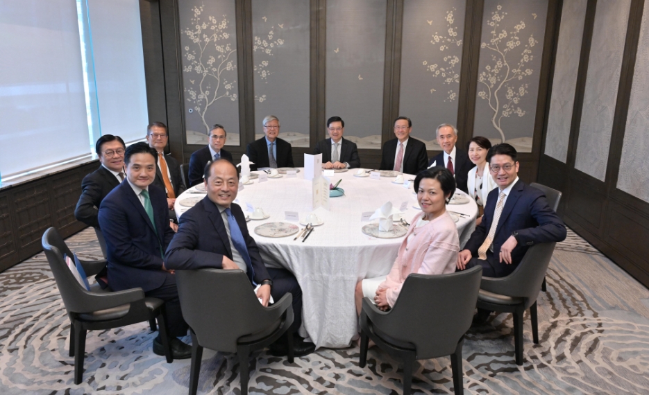 李家超就施政報告舉行午餐會議 聽取特首顧問團意見