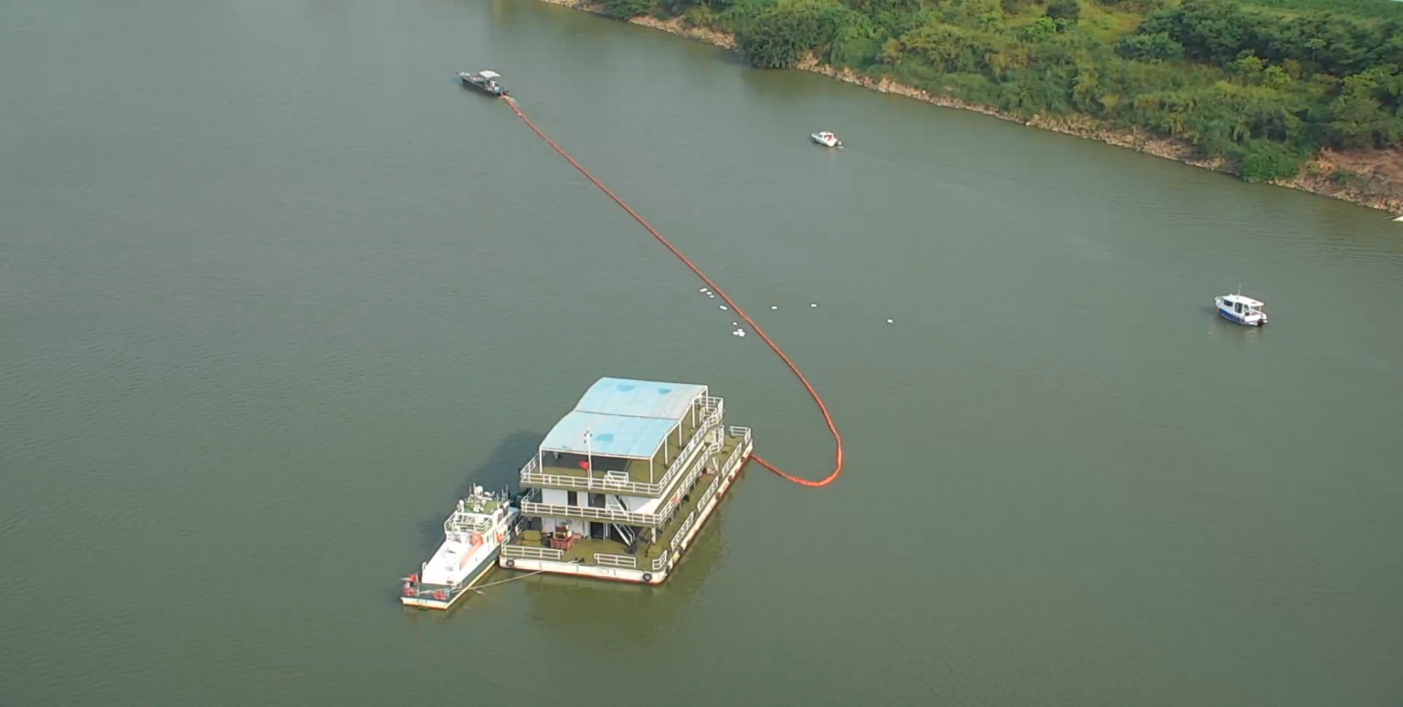 有片 ∣ 提高應(yīng)對(duì)船舶溢油應(yīng)急處置能力  惠州開展東江飲用水源保護(hù)區(qū)溢油應(yīng)急演練