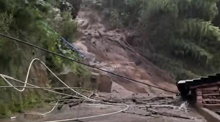 應(yīng)急管理部派工作組赴湖南南嶽山體滑坡現(xiàn)場指導(dǎo)救援處置