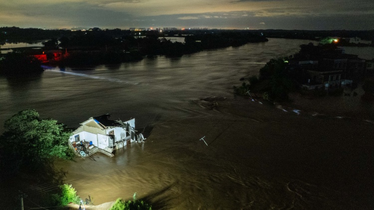 湖南湘潭縣易俗河鎮(zhèn)轉(zhuǎn)移群眾3832人