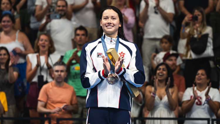 巴黎奧運(yùn)｜楊潤(rùn)雄祝賀何詩(shī)蓓勇奪銅牌 ：為她喝采和自豪