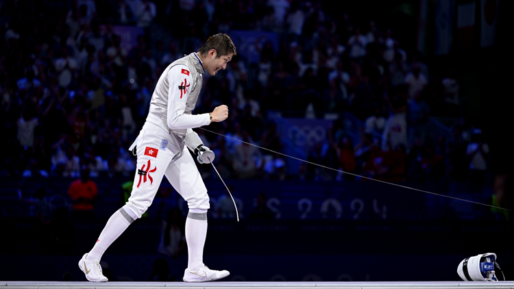 有片｜張家朗為港再奪金 時(shí)隔68年奧運(yùn)衛(wèi)冕男子花劍第一人！